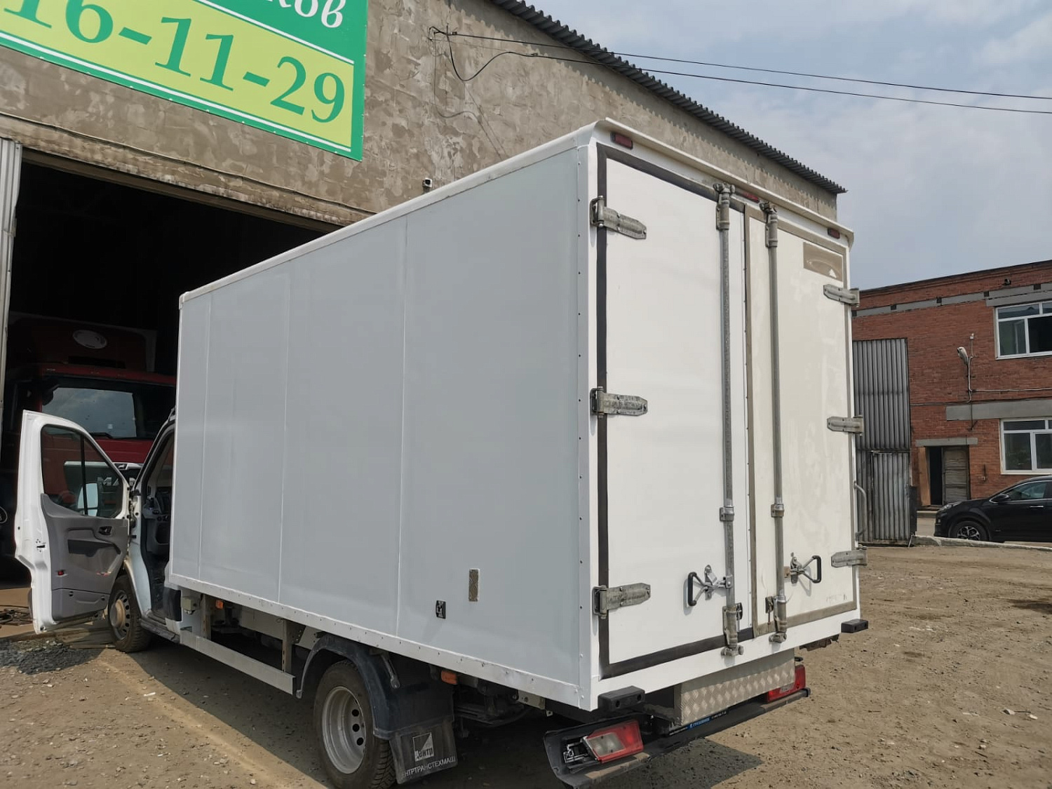 Промтоварные фургоны 