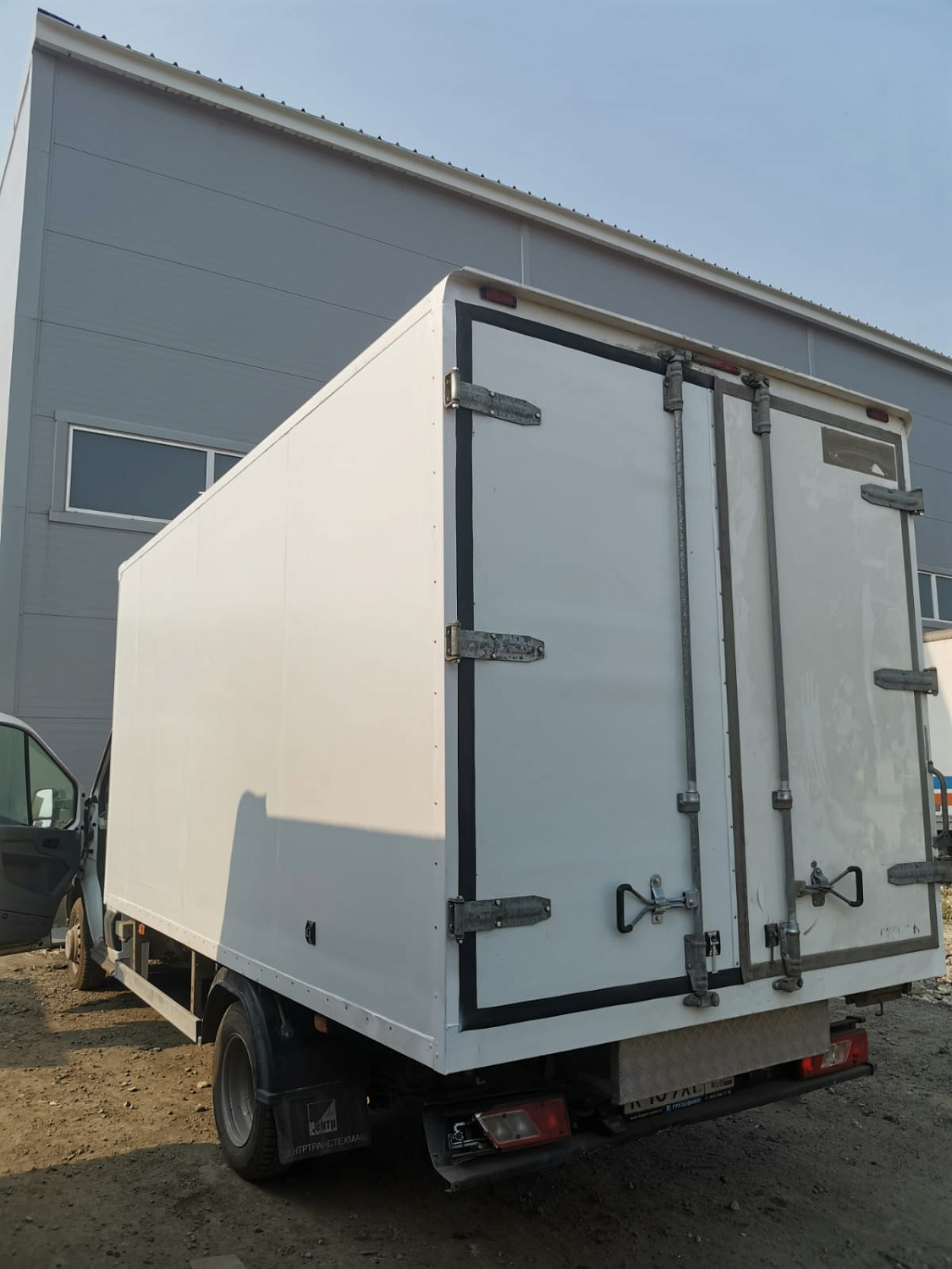 Промтоварные фургоны 